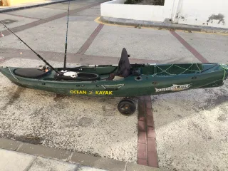 Kayak de pesca verde