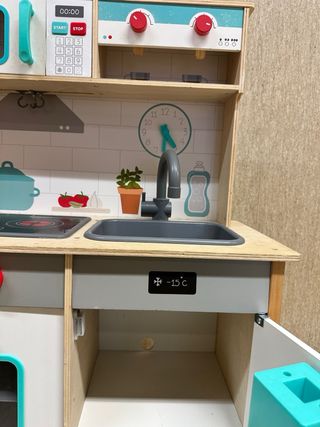 Cocinita de juguete de madera