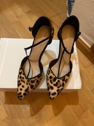 Zapatos CORTefiel leopardo tacón fino