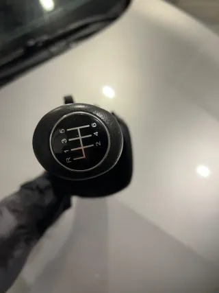 Palanca de cambios con funda de cuero