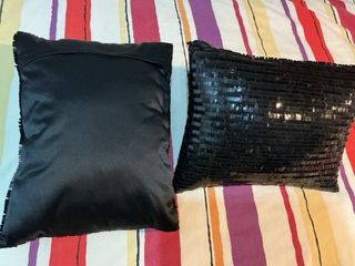 2 Cojines Negros Decorativos