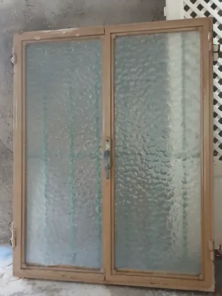 Ventana doble con cristal texturizado vintage