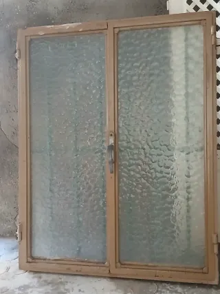 Ventana doble con cristal texturizado vintage