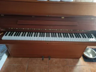 Piano de madera ¡escucho ofertas!