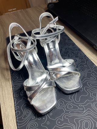 Sandalias plateadas mujer