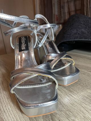 Sandalias plateadas mujer
