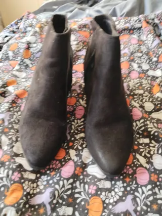 Botines de ante negro