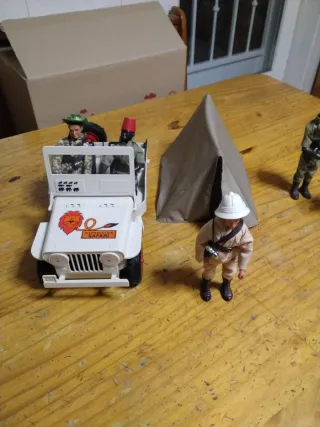 Madelman Safari Jeep y 3 Figuras