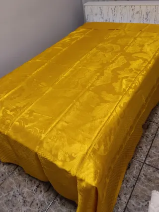Cubre cama dorado de diseño