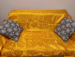 Cubre cama dorado de diseño