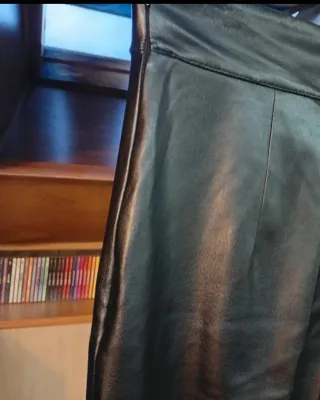 Pantalones polipiel negros cintura alta mujer.M