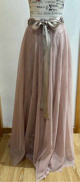 Falda larga tul rosa con cinturón pedrería