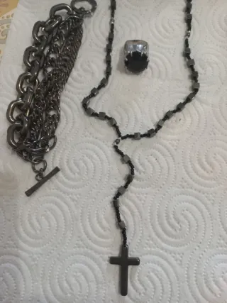 Conjunto de Joyas: Colgante Cruz, Pendientes, Anil