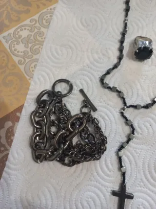 Conjunto de Joyas: Colgante Cruz, Pendientes, Anil