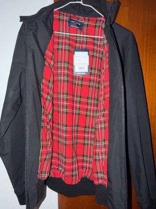 Chaqueta Harrington Fred Perry Negra. Nueva