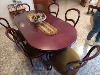 Mesa de comedor y 6 sillas