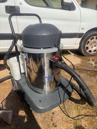 Máquina de limpieza de tapicerías