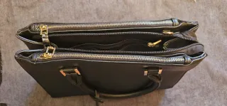 Bolso negro cuadrado