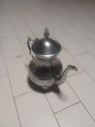 Bollitore arabo in metallo argentato