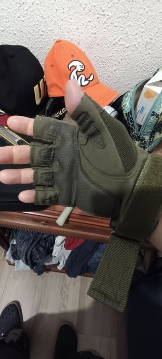 Guantes Tácticos Militares Verdes y Negros