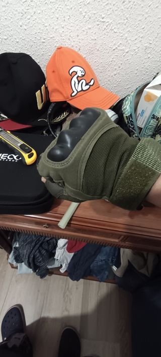 Guantes Tácticos Militares Verdes y Negros