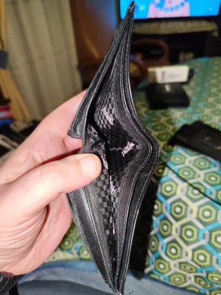 Cartera Montpiel Piel Negra con Raya Roja