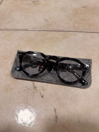 Occhiali da vista con montatura tartarugata