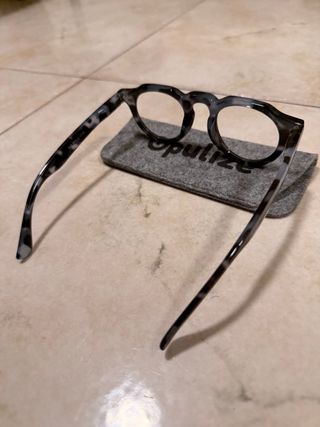 Occhiali da vista con montatura tartarugata