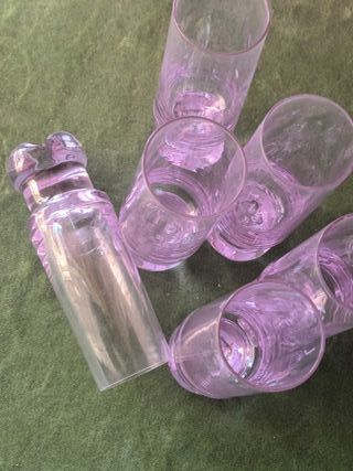Vasos de cristal morado vintage