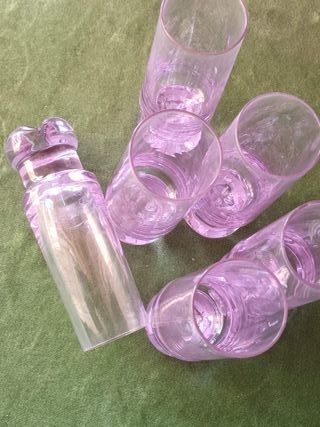 Vasos de cristal morado vintage