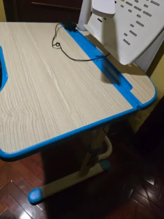 Tavolo da studio per bambini con altezza regolabile