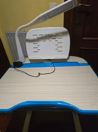 Tavolo da studio per bambini con altezza regolabile