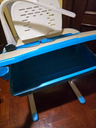 Tavolo da studio per bambini con altezza regolabile