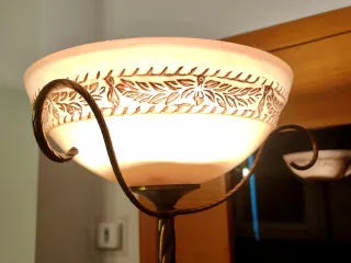 Lámpara de pie de cristal y metal