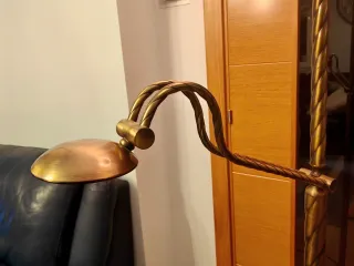 Lámpara de pie de cristal y metal