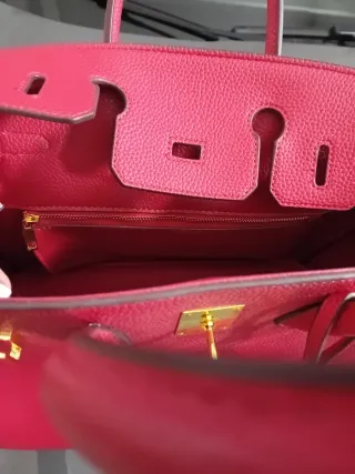 Borsa rossa con tracolla