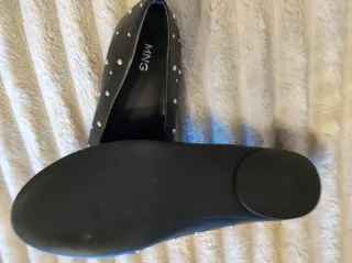 Manoletinas MNG negras con tachuelas