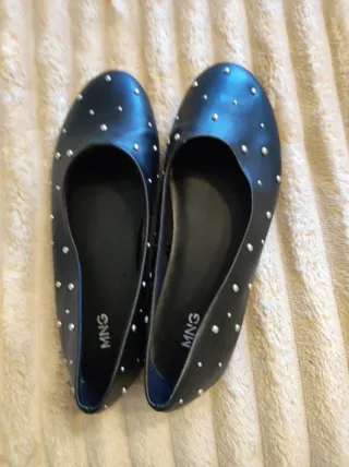 Manoletinas MNG negras con tachuelas