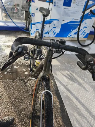 Bicicleta Gravel Eléctrica Kross Esker Hibrid 2.0