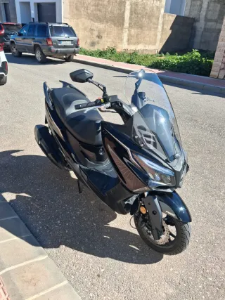 Maxi Scooter Kymco Negra Automática