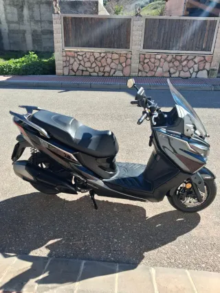 Maxi Scooter Kymco Negra Automática