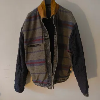 Chaqueta Levi's Negra con cuello cuero Marrón