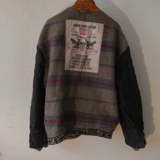 Chaqueta Levi's Negra con cuello cuero Marrón