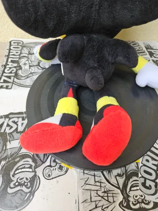 Pelúcia Shadow The Hedgehog 30cm SEGA