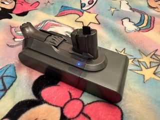 Batteria Dyson V11 pulsante rosso