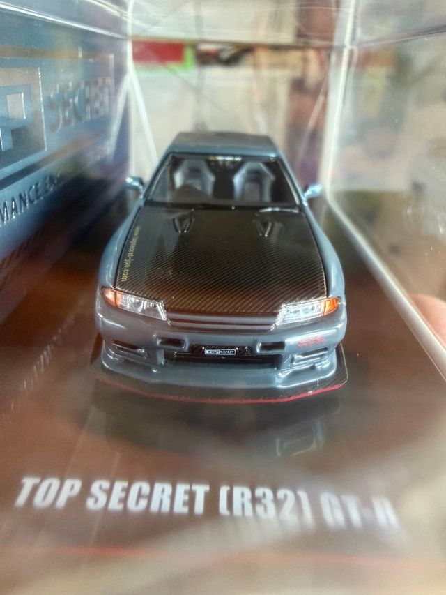 Inno64 Nissan Skyline R32 GT-R gris