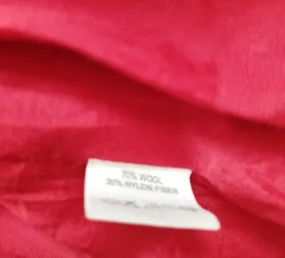 Abrigo rojo lana bordado estilo boho