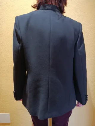 Elegante chaqueta negra mujer