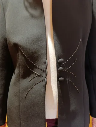 Elegante chaqueta negra mujer