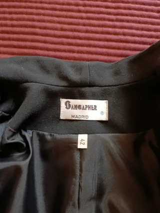 Elegante chaqueta negra mujer